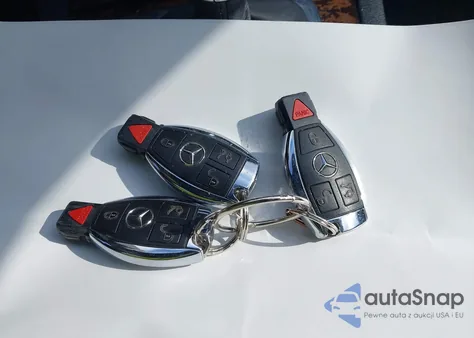 2013 Mercedes-Benz C 300 Sport 4Matic z USA, uszkodzony, nr VIN WDDGF8AB0DR278612